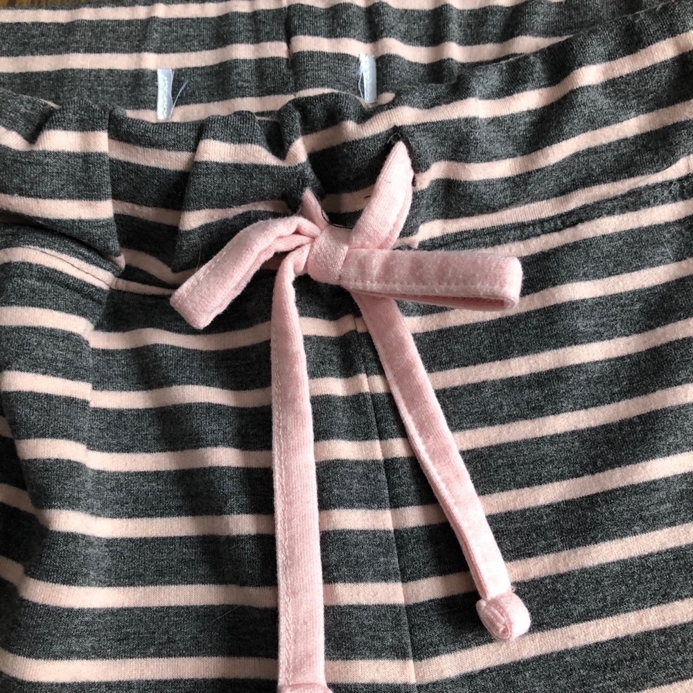 Pajama 🎄 pants comfy SZ S  grey/pink stripe Capri